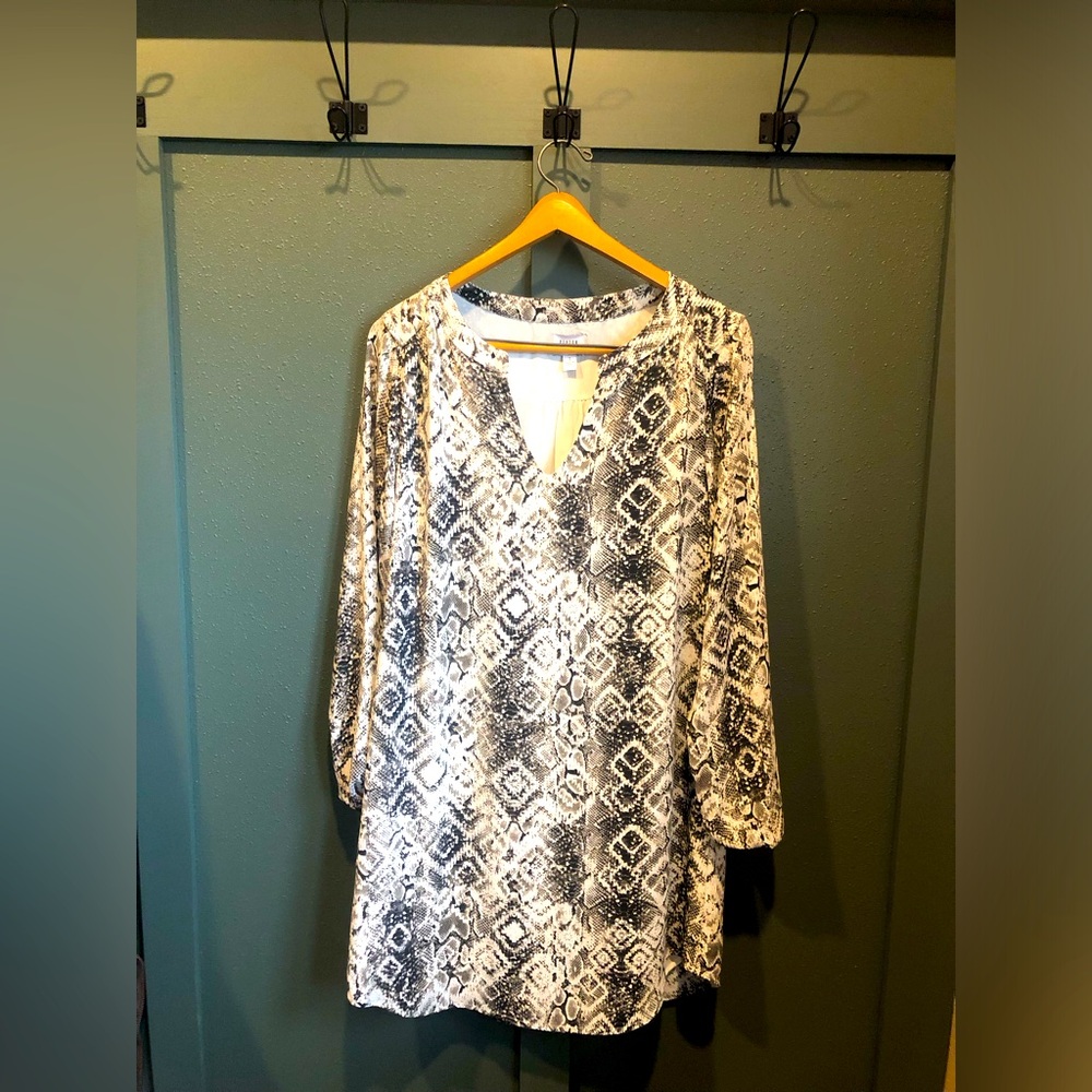 NWOT! Fully lined, printed dress!